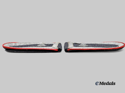 germany,_luftwaffe._a_set_of_flak/_artillery_feldwebel_shoulder_straps_e_medals__m0676-309_4