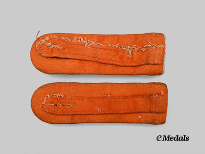 germany,_heer._a_pair_of_feldgendarmerie_hauptmann_shoulder_boards_e_medals__m0676-311_3