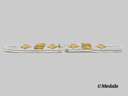 germany,_heer._a_set_of_infantry_hauptmann_rank_insignia_e_medals__m0676-313_4