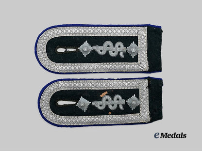 germany,_heer._a_pair_of_medical_oberfeldwebel_shoulder_straps_e_medals__m0676-323_2