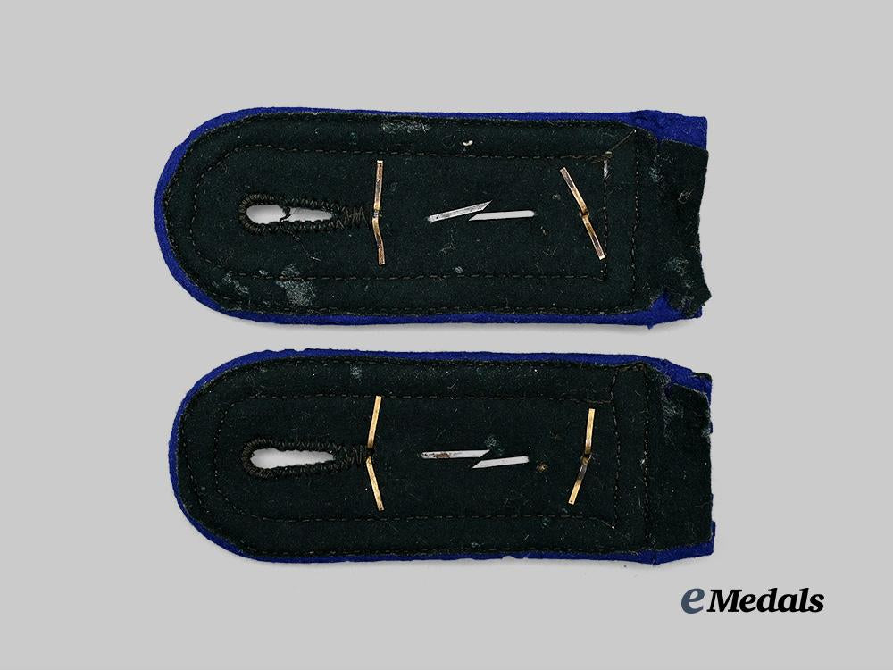 germany,_heer._a_pair_of_medical_oberfeldwebel_shoulder_straps_e_medals__m0676-323_3