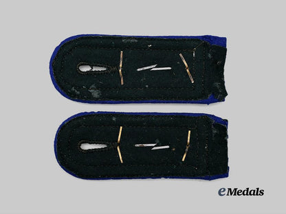 germany,_heer._a_pair_of_medical_oberfeldwebel_shoulder_straps_e_medals__m0676-323_3