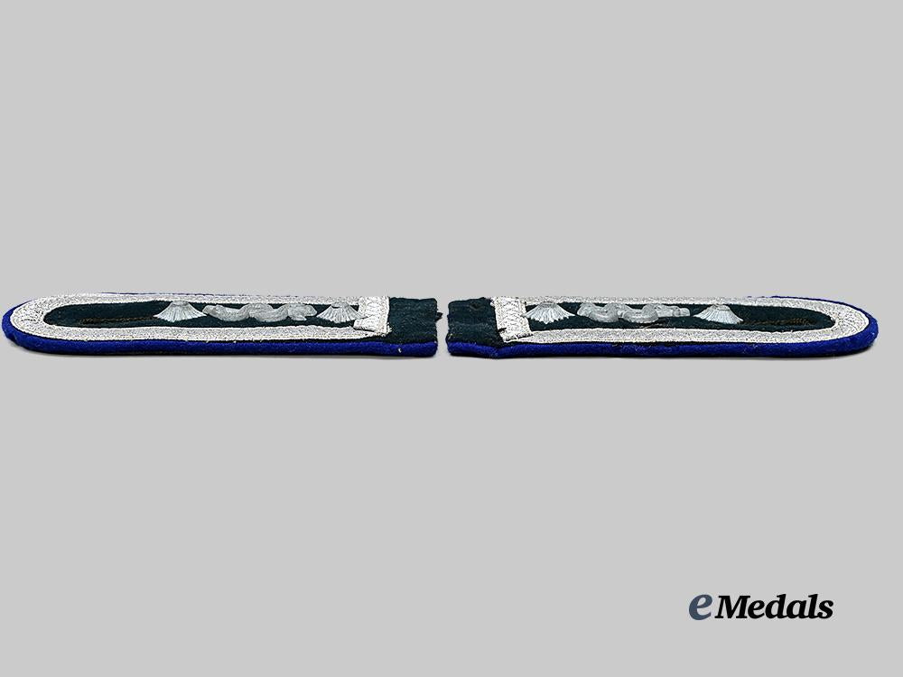 germany,_heer._a_pair_of_medical_oberfeldwebel_shoulder_straps_e_medals__m0676-323_4
