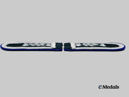 germany,_heer._a_pair_of_medical_oberfeldwebel_shoulder_straps_e_medals__m0676-323_4
