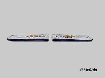 germany,_wehrmacht._a_mixed_lot_of_officer-_grade_rank_insignia_e_medals__m0676-333_4