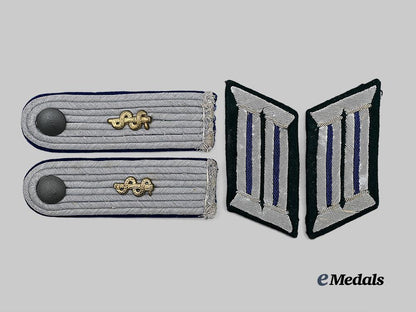germany,_heer._a_set_of_medical_leutnant_rank_insignia_e_medals__m0676-336__2