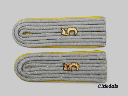 germany,_heer._a_pair_of_signals_leutnant_shoulder_boards_e_medals__m0676-337__2