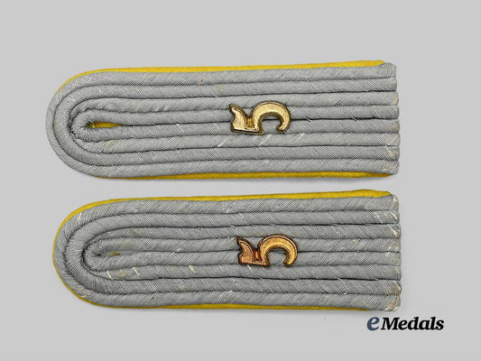 germany,_heer._a_pair_of_signals_leutnant_shoulder_boards_e_medals__m0676-337__2