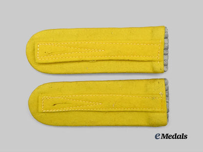germany,_heer._a_pair_of_signals_leutnant_shoulder_boards_e_medals__m0676-337__3