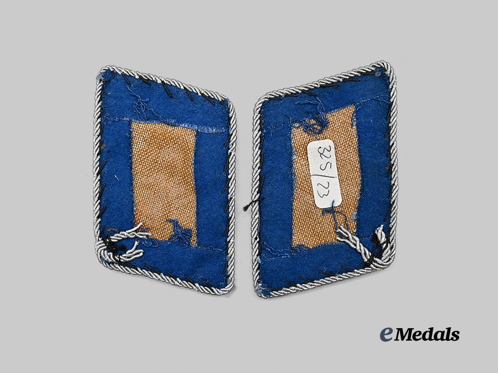 germany,_luftwaffe._a_pair_of_medical_hauptmann_collar_tabs_e_medals__m0676-341_3