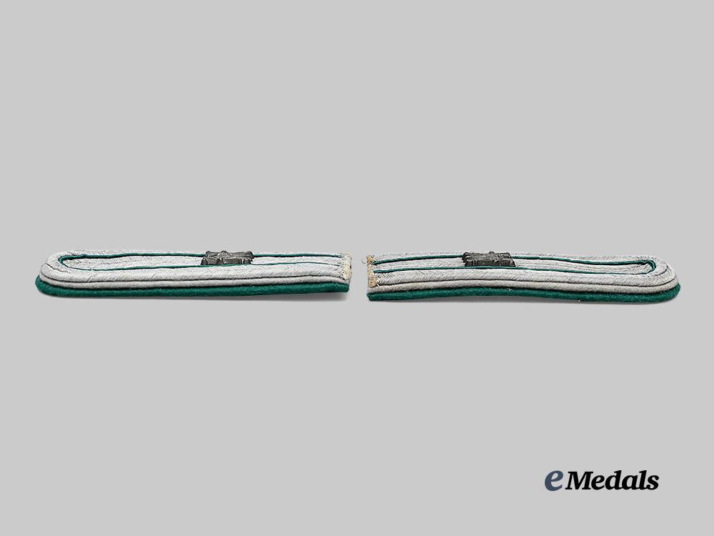 germany,_wehrmacht._a_set_of_paymaster_rank_insignia_e_medals__m0676-343_4