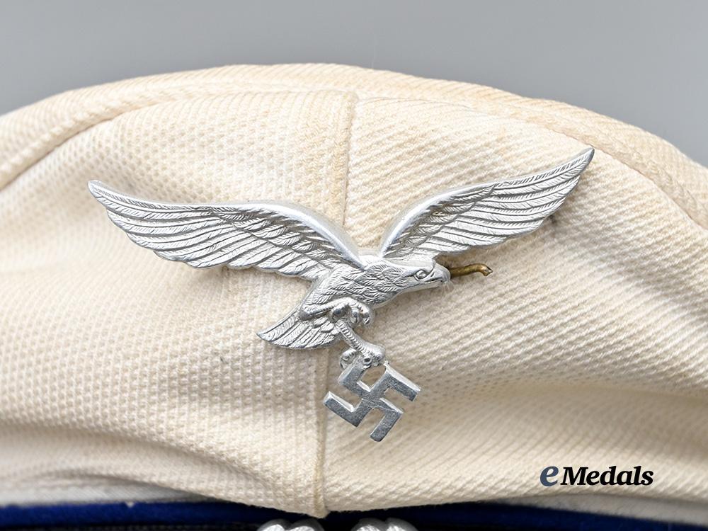 germany,_luftwaffe._a_medical_e_m/_n_c_o’s_summer_visor_cap,_by_clemens_wagner_e_medals__m0676-390_12