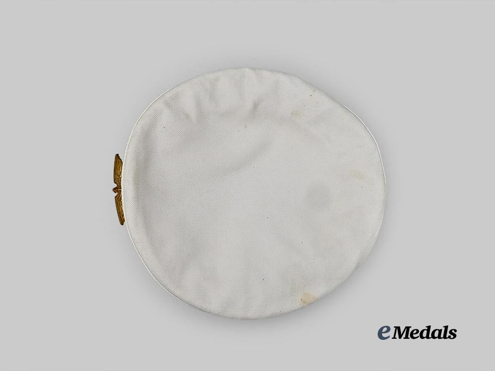 germany,_kriegsmarine._a_junior_officer’s_white_visor_cap_e_medals__m0676-413_10