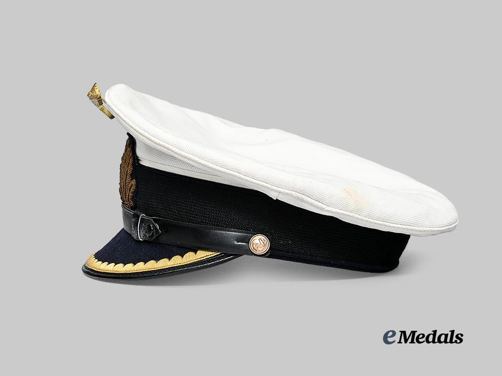 germany,_kriegsmarine._a_junior_officer’s_white_visor_cap_e_medals__m0676-413_6