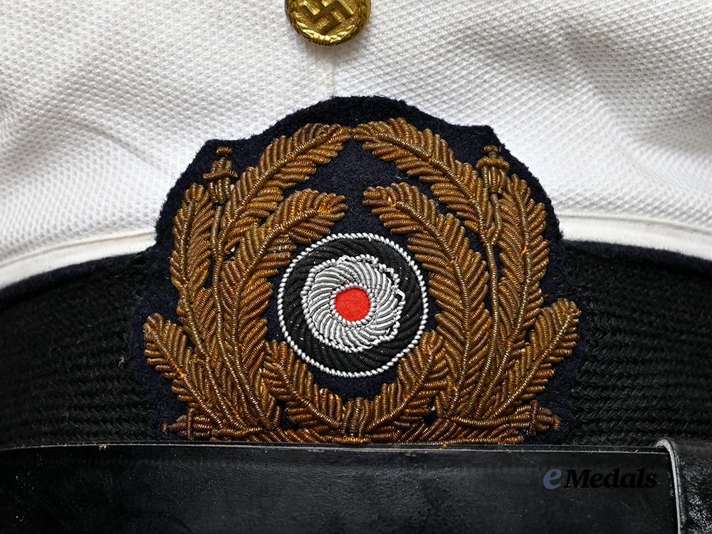 germany,_kriegsmarine._a_junior_officer’s_white_visor_cap_e_medals__m0676-413_9
