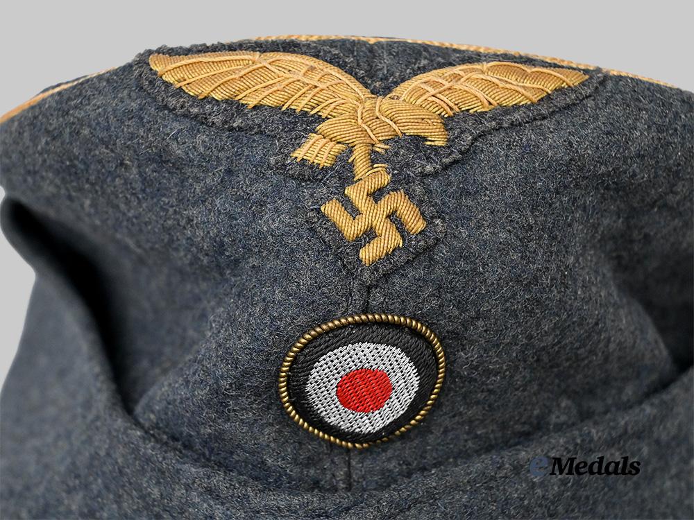 germany,_luftwaffe._a_rare_general’s_m43_field_cap_e_medals__m0676-421_11