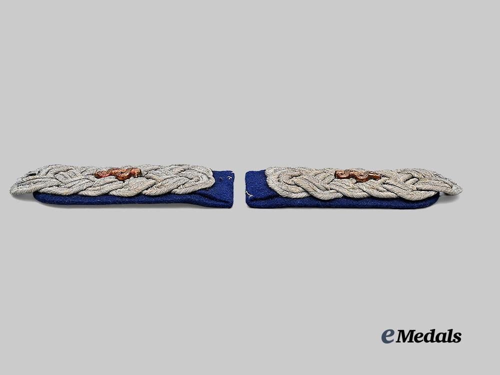 germany,_heer._a_set_of_medical_major_rank_insignia_e_medals__m0676-449_4