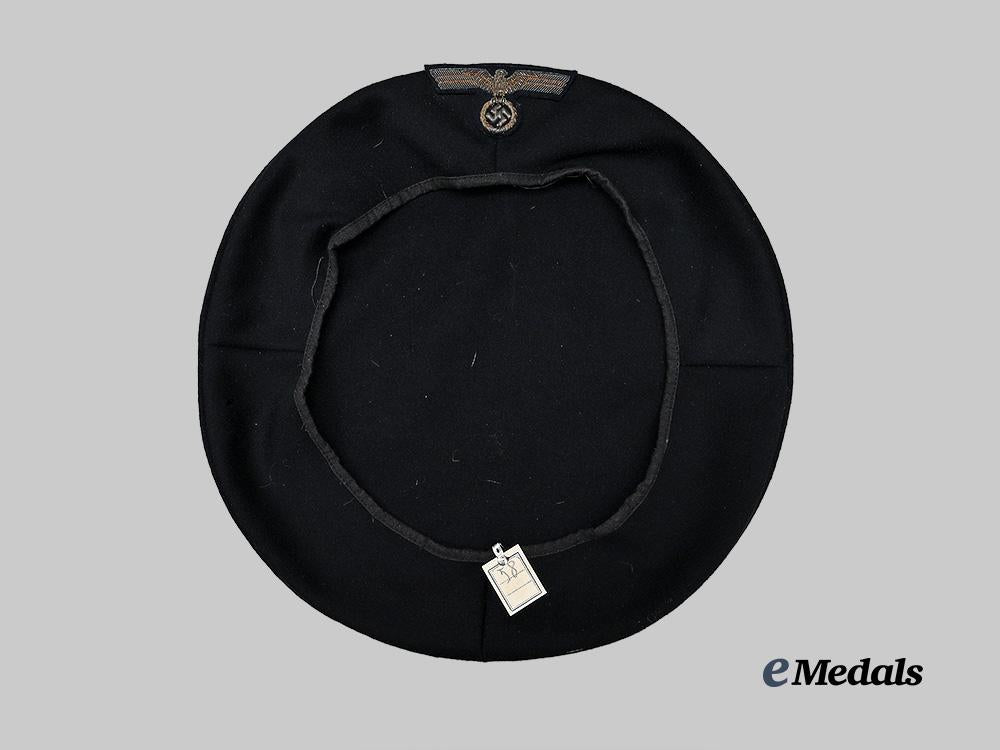 germany,_kriegsmarine._a_pair_of_visor_cap_covers_e_medals__m0676-450_4