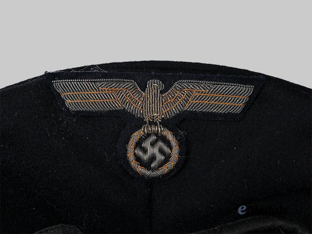 germany,_kriegsmarine._a_pair_of_visor_cap_covers_e_medals__m0676-450_6