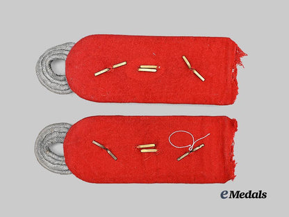 germany,_luftwaffe._a_set_of_artillerie-_regiment5_oberst_shoulder_boards_e_medals__m0676-455_3