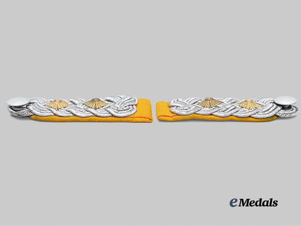 germany,_luftwaffe._a_set_of_flight_personnel/_fallschirmjäger_oberst_shoulder_boards_e_medals__m0676-456_4