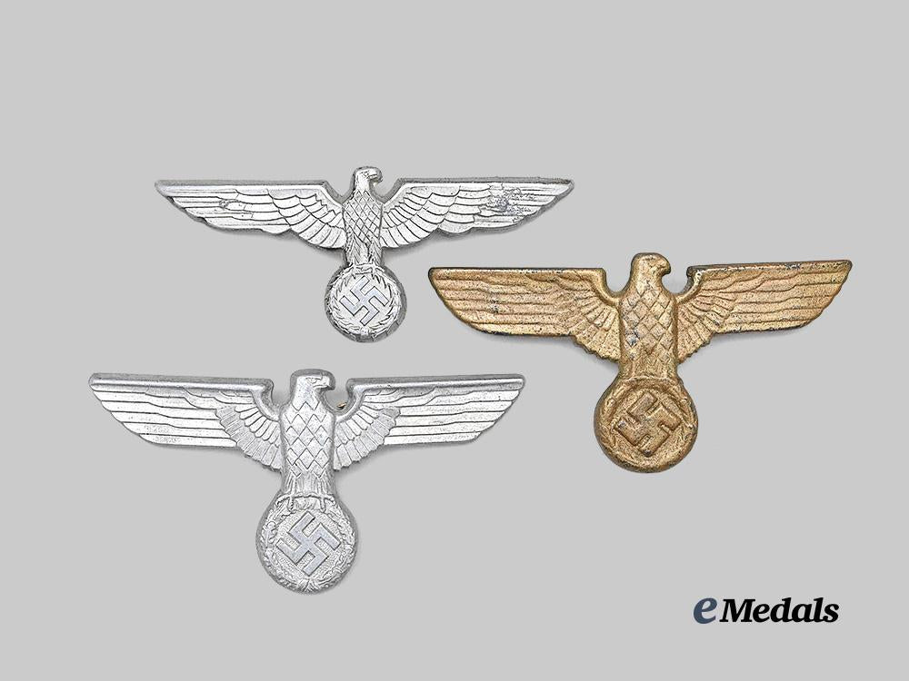 germany,_third_reich._a_mixed_lot_of_visor_cap_eagle_insignia_e_medals__m0676-459_2