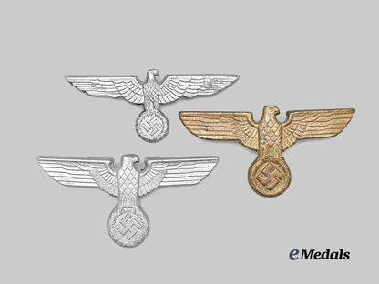 germany,_third_reich._a_mixed_lot_of_visor_cap_eagle_insignia_e_medals__m0676-459_2