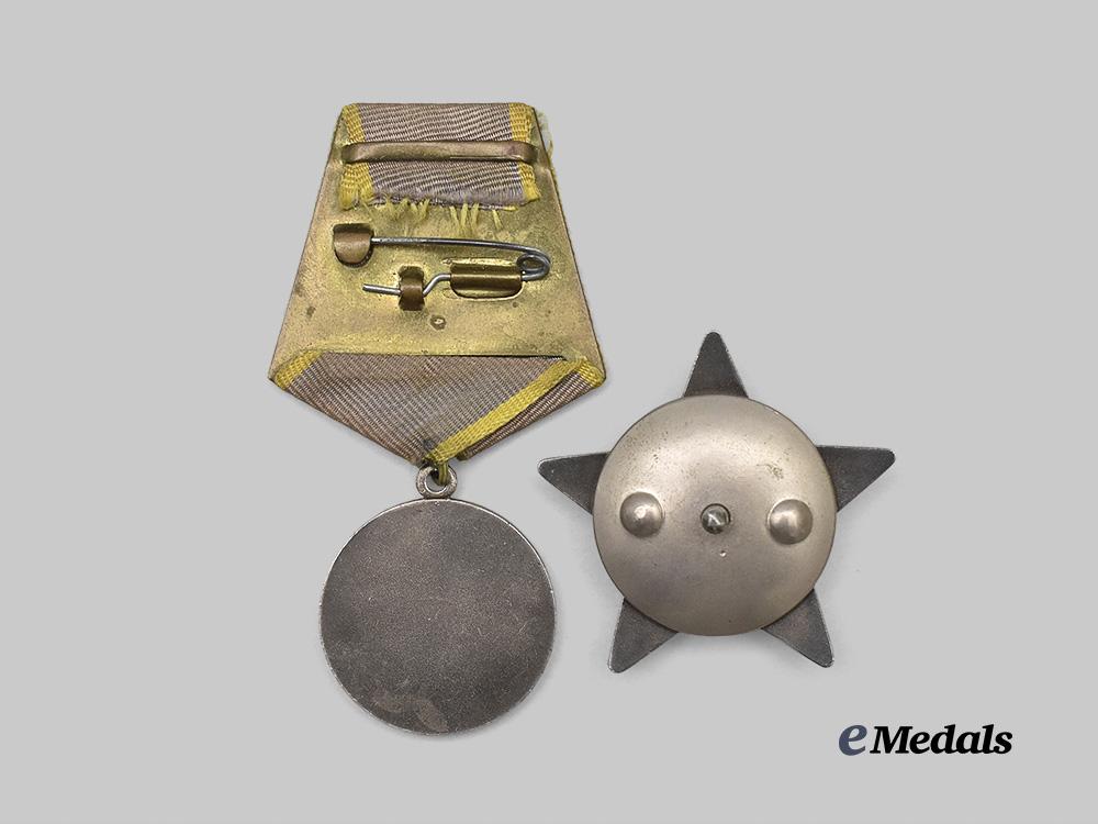 russia,_soviet_union._an_order_of_the_red_star_and_medal_for_combat_service,_with_award_card_e_medals__m0684-28_8