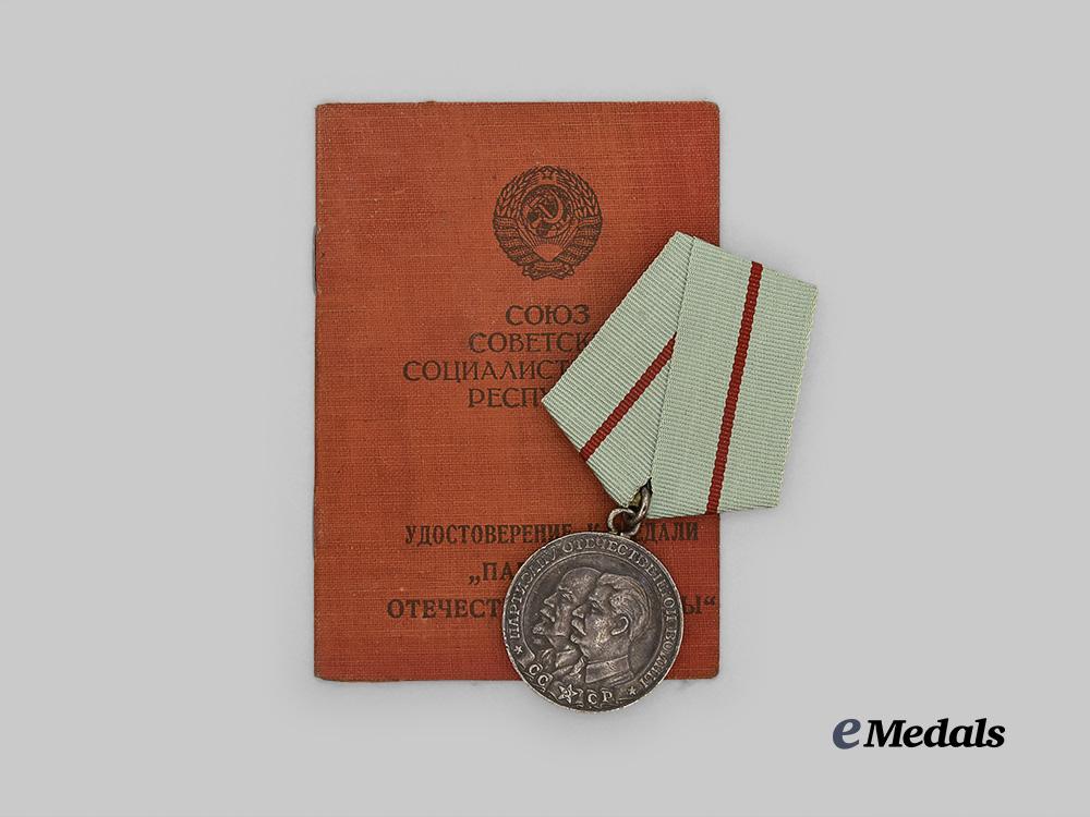 russia,_soviet_union._a_partisan_medal,_i_class_with_award_booklet_e_medals__m0684-36_2