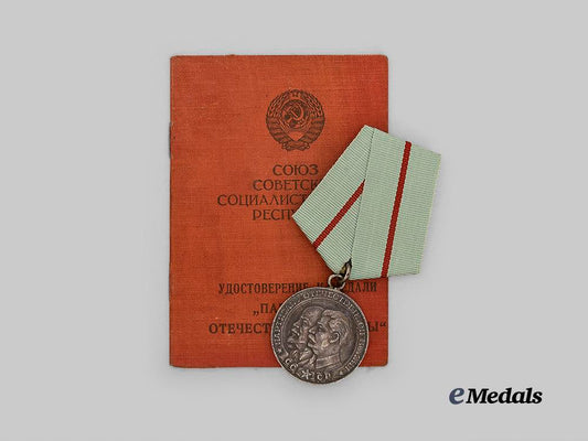 russia,_soviet_union._a_partisan_medal,_i_class_with_award_booklet_e_medals__m0684-36_2