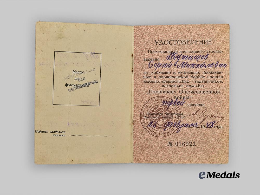 russia,_soviet_union._a_partisan_medal,_i_class_with_award_booklet_e_medals__m0684-36_3