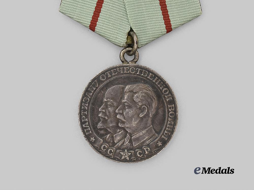 russia,_soviet_union._a_partisan_medal,_i_class_with_award_booklet_e_medals__m0684-36_5