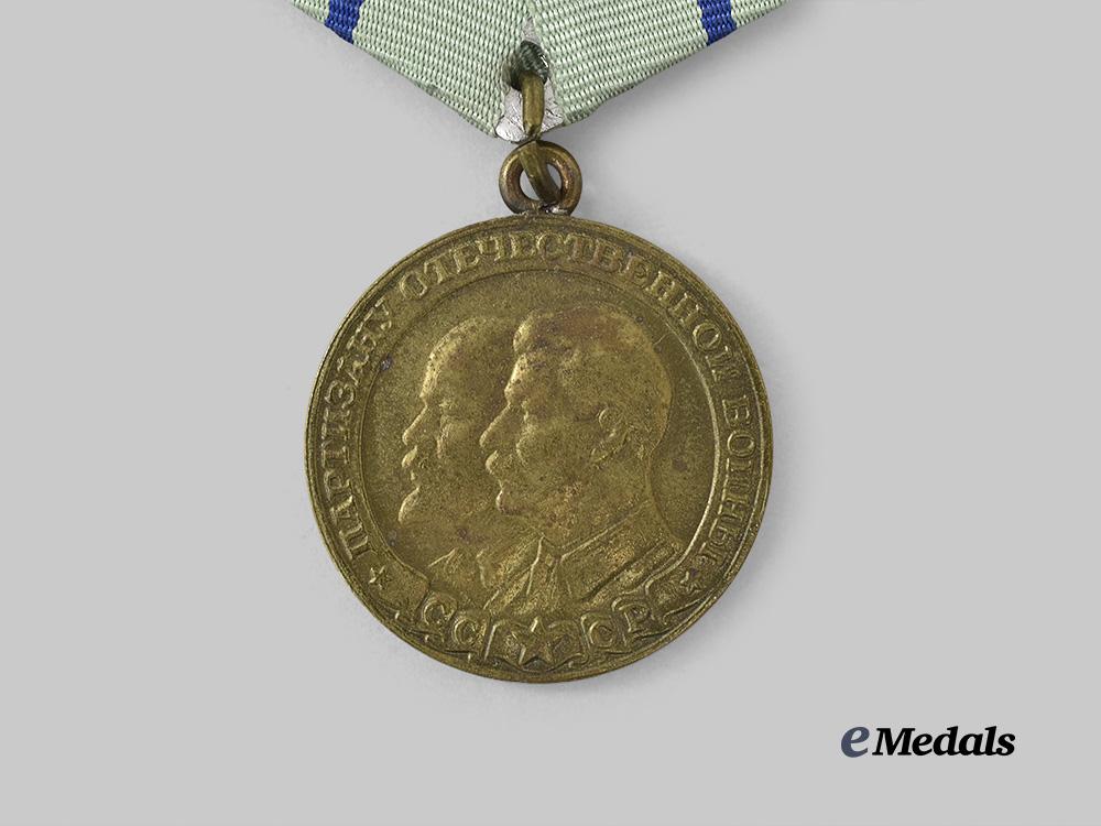 russia,_soviet_union._a_partisan_medal,_i_i_class_e_medals__m0684-37_3