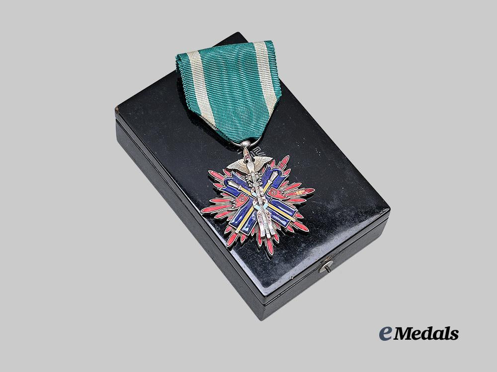 japan,_imperial._an_order_of_the_golden_kite,_v_class_e_medals__m0693-79_3