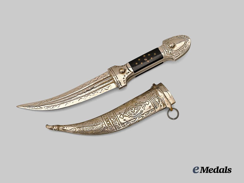 yemen._a_ceremonial_jambiya_dagger_e_medals__m0694-184_2