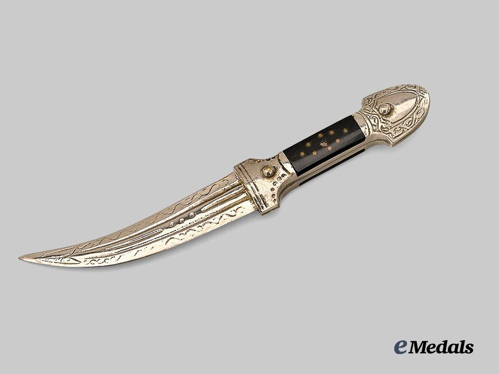yemen._a_ceremonial_jambiya_dagger_e_medals__m0694-184_3