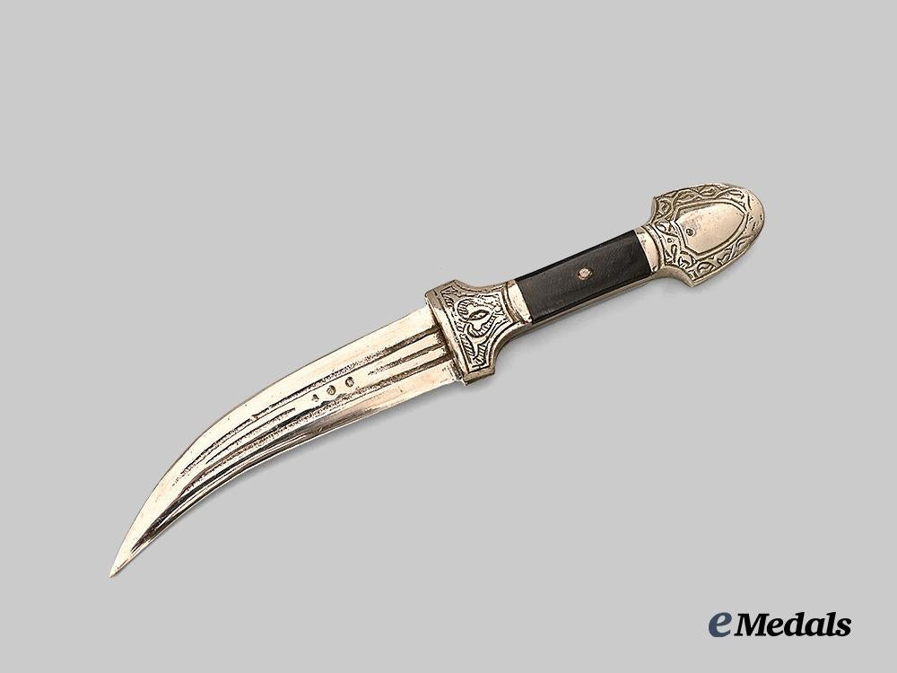 yemen._a_ceremonial_jambiya_dagger_e_medals__m0694-184_4