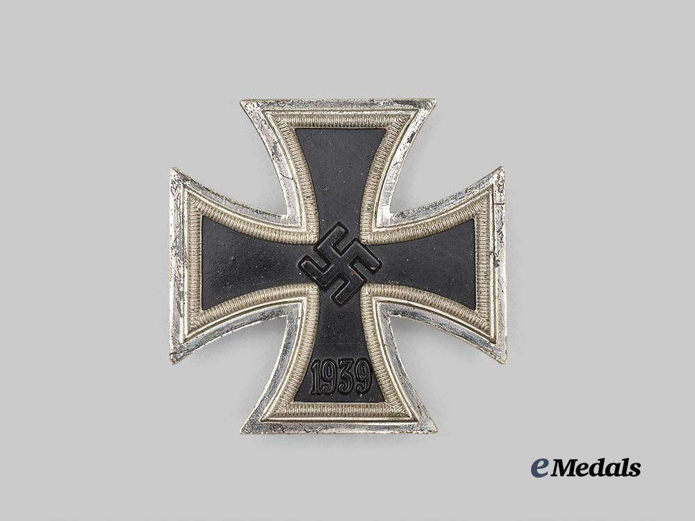 germany,_wehrmacht._a_pair_awards_for_combatants,_maker-_attributed_examples_e_medals__m0704-83_3