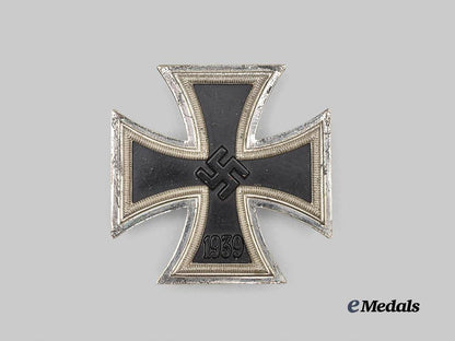 germany,_wehrmacht._a_pair_awards_for_combatants,_maker-_attributed_examples_e_medals__m0704-83_3