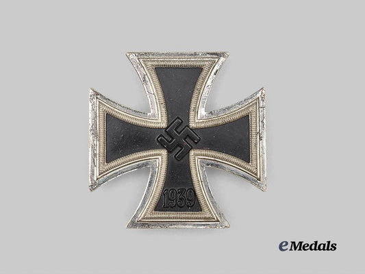 germany,_wehrmacht._a_pair_awards_for_combatants,_maker-_attributed_examples_e_medals__m0704-83_3