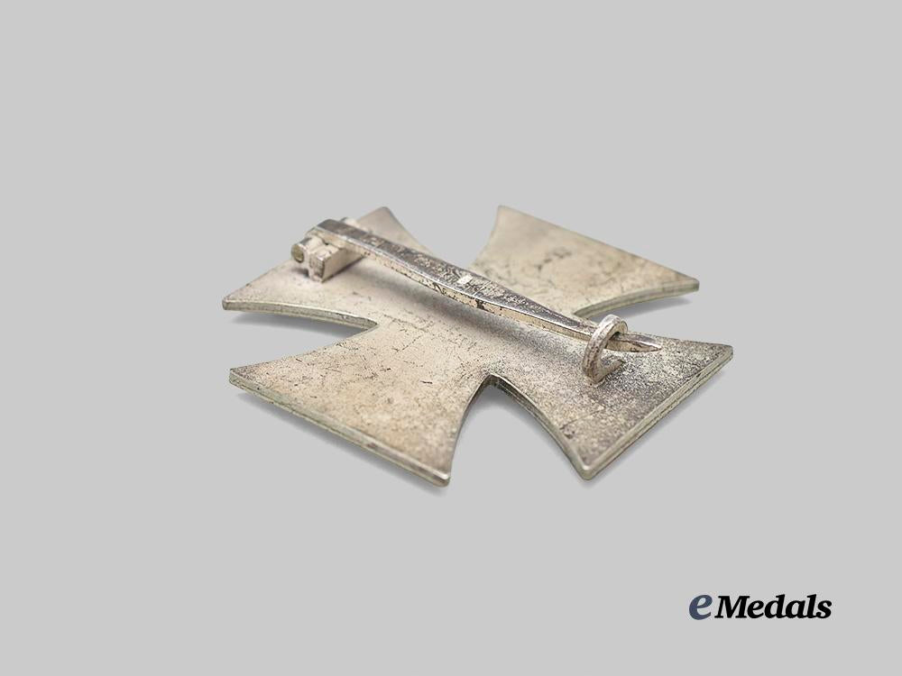 germany,_wehrmacht._a_pair_awards_for_combatants,_maker-_attributed_examples_e_medals__m0704-83_5