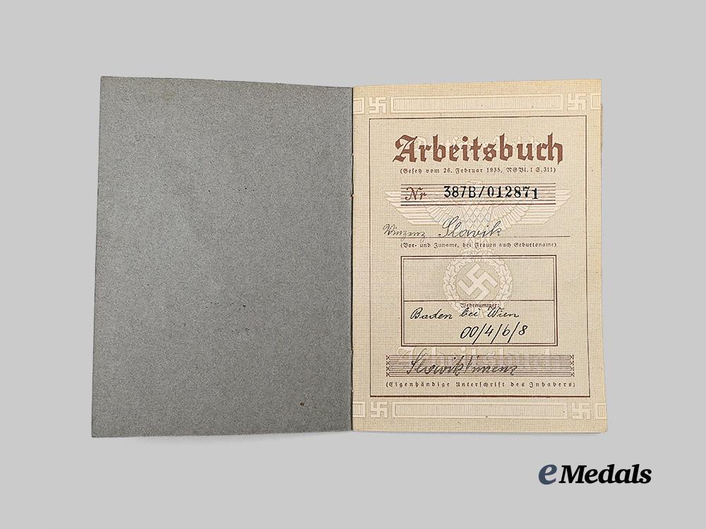 germany,_third_reich._a_mixed_lot_of_arbeitsbücher_to_vienna_region_wartime_workers_e_medals__m0704-95_12