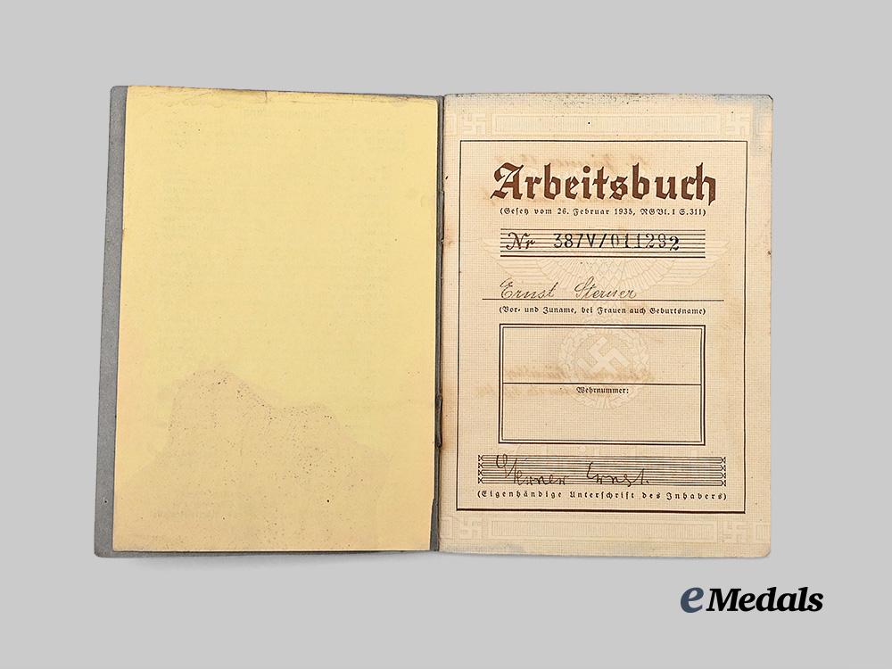 germany,_third_reich._a_mixed_lot_of_arbeitsbücher_to_vienna_region_wartime_workers_e_medals__m0704-95_37