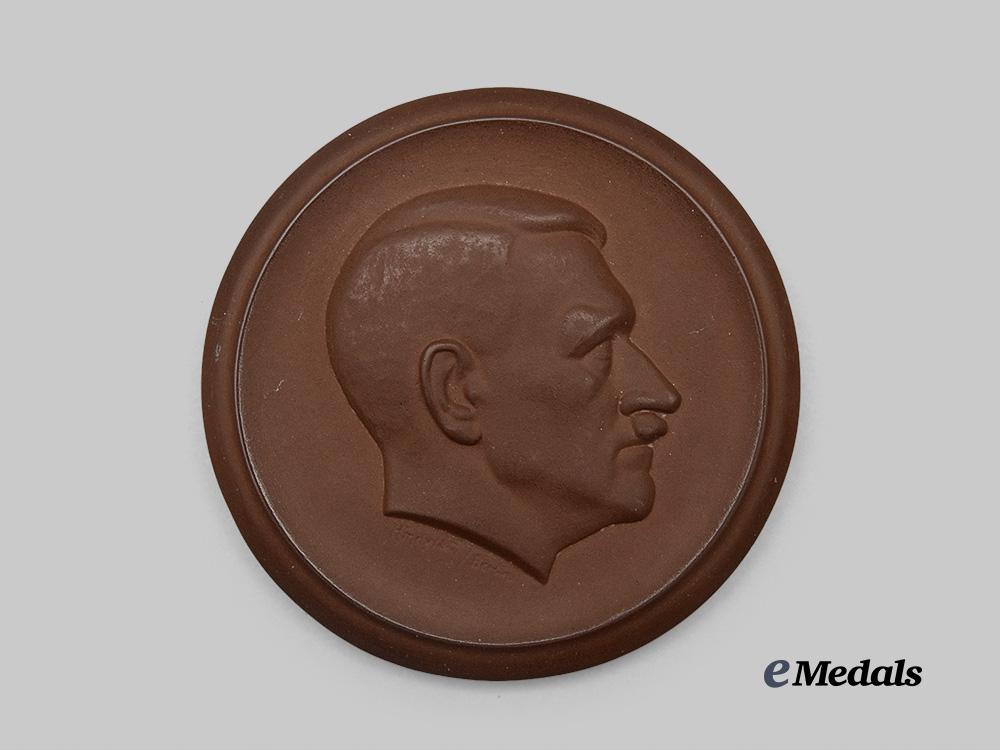germany,_third_reich._an_a_h_patriotic_medallion,_by_meissen_porcelain_e_medals__m0706-16_2