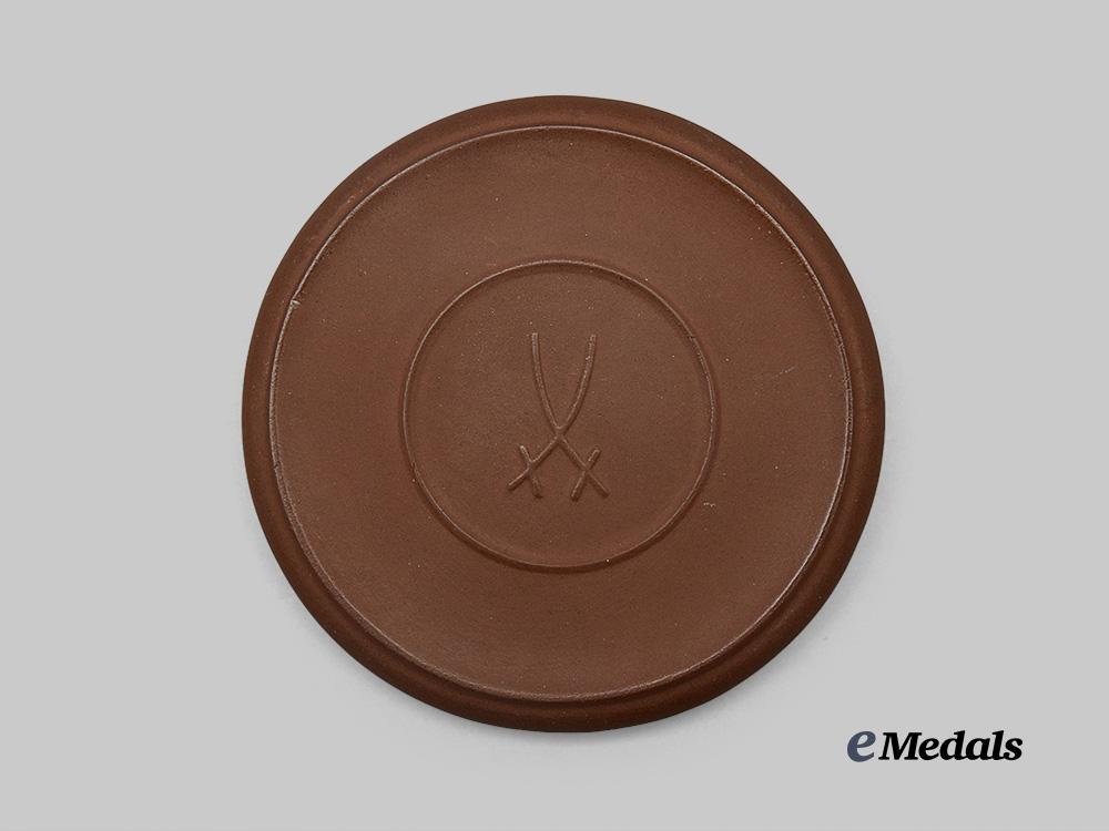 germany,_third_reich._an_a_h_patriotic_medallion,_by_meissen_porcelain_e_medals__m0706-16_3