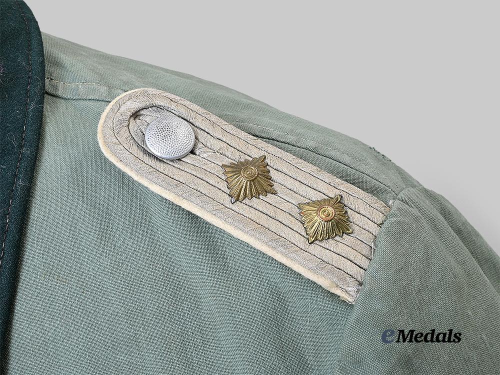 germany,_heer._an_infantry_hauptmann_summer_field_tunic_e_medals__m0711-23_11