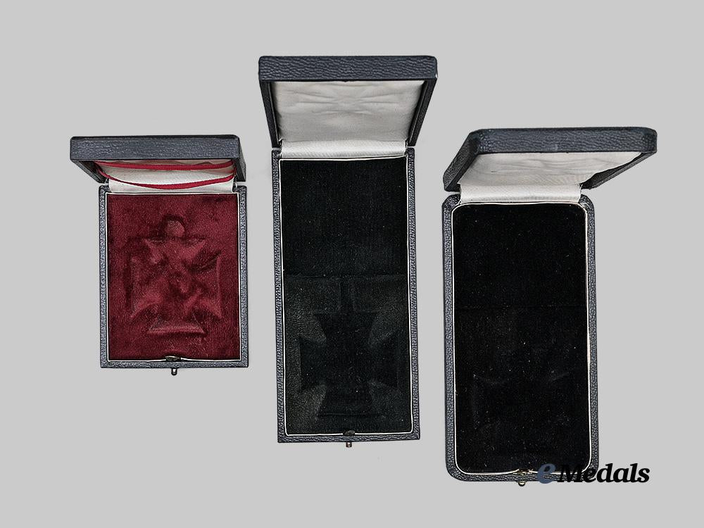 germany,_federal_republic._a_mixed_lot_of_presentation_cases,_iron_cross_and_knight’s_cross,1957_versions_e_medals__m0713-10_3