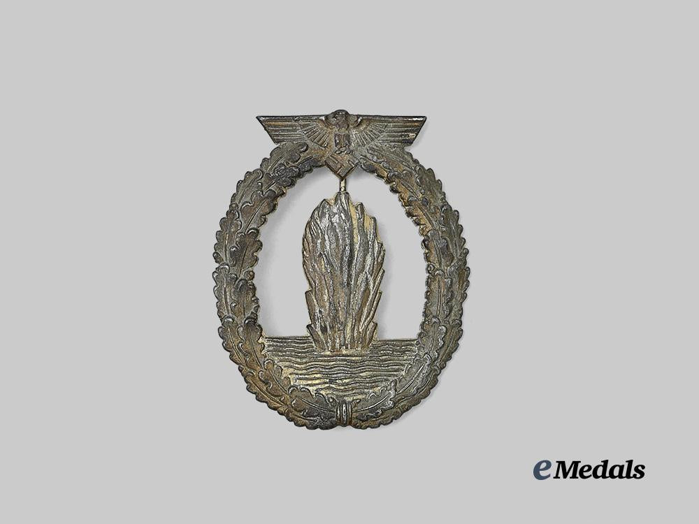 germany,_kriegsmarine._a_minesweeper_war_badge,_a_s_in_triangle_maker_e_medals__m0713-7_2