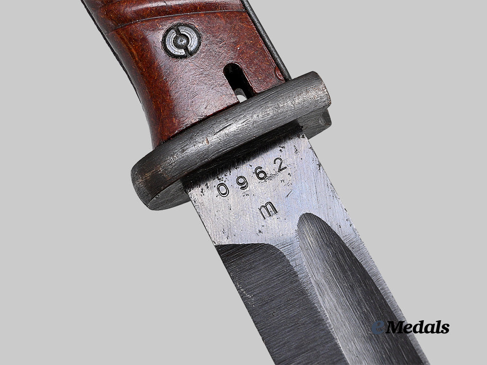 germany,_heer._a_k98_combat_bayonet,_by_carl_eickhorn_e_medals__m0714-17_9