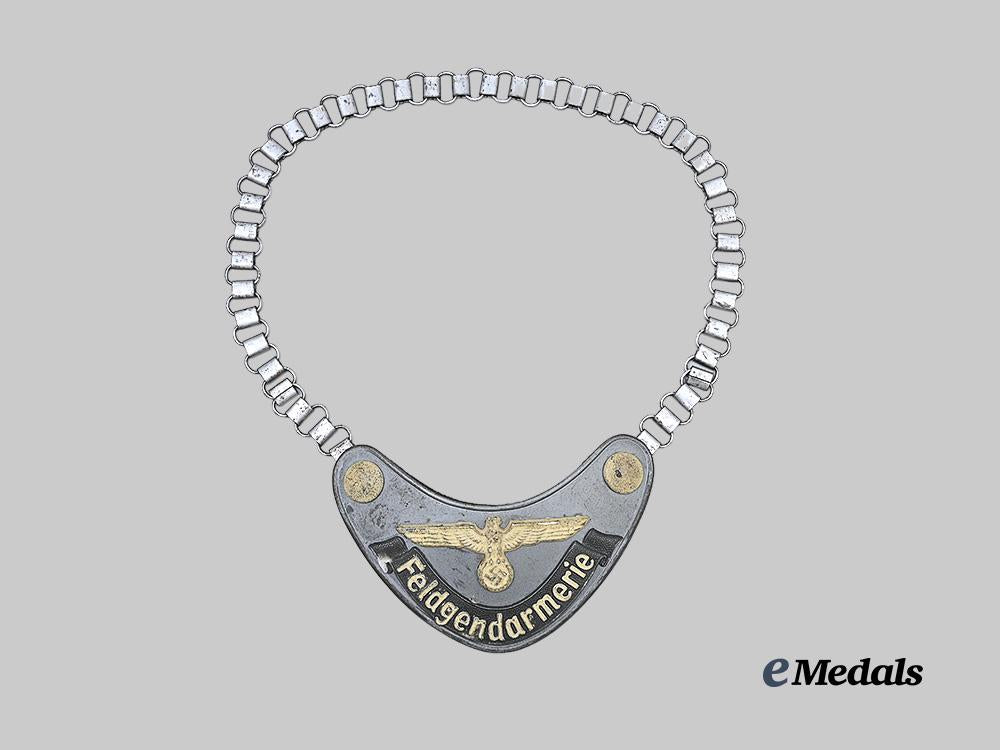 germany,_wehrmacht._a_feldgendarmerie_gorget,_by_f._w._assmann&_söhne_e_medals__m0714-2_2